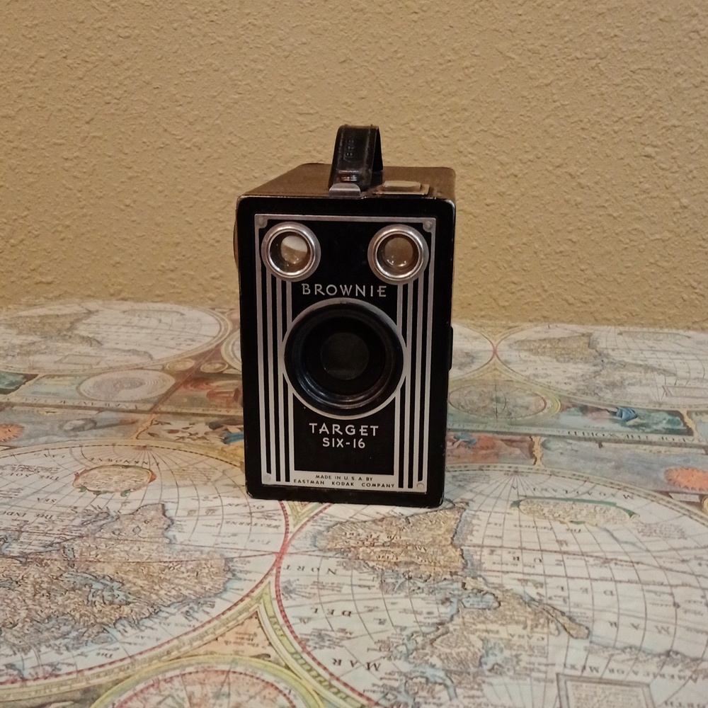 Vintage KODAK Brownie Target Six-16 Box Camera Untested